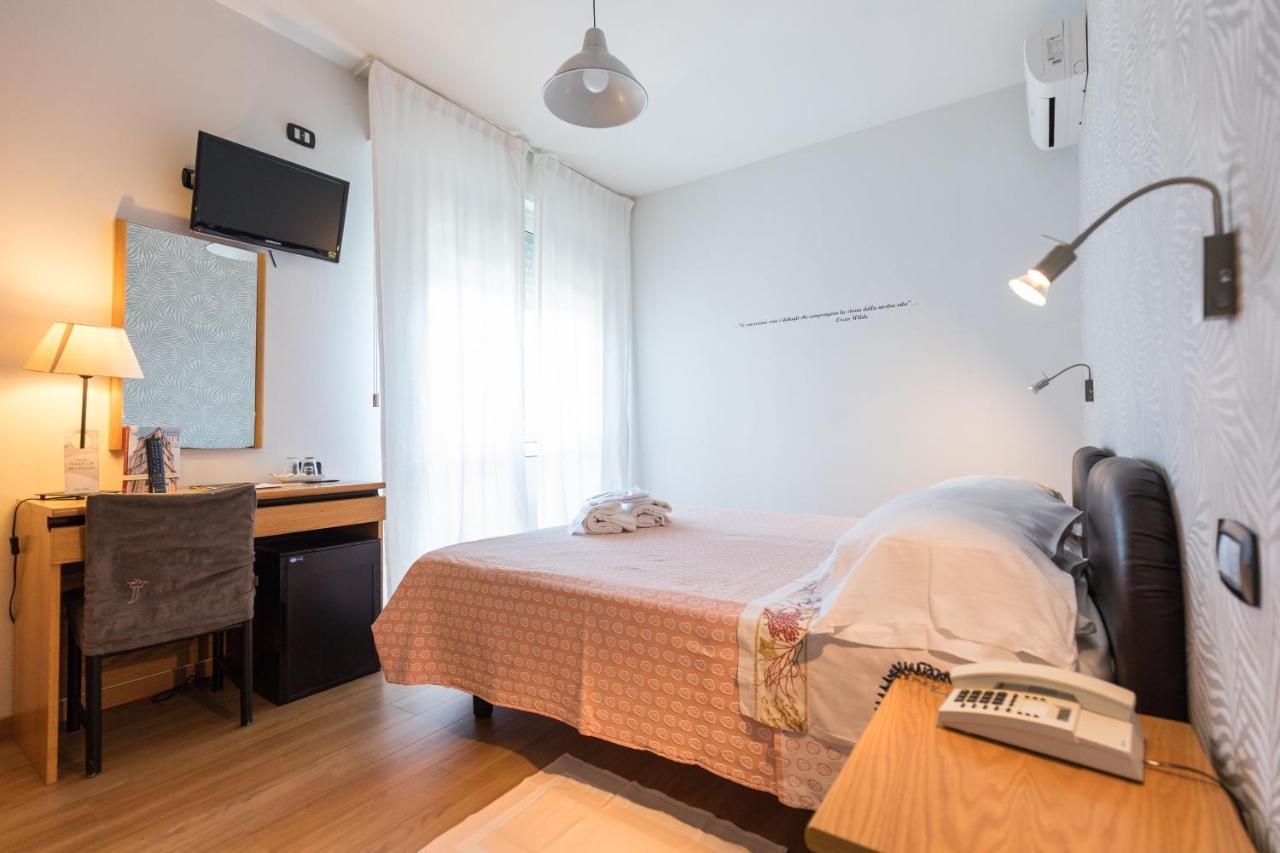 Hotel Logonovo Лідо-дельї-Естензі Екстер'єр фото