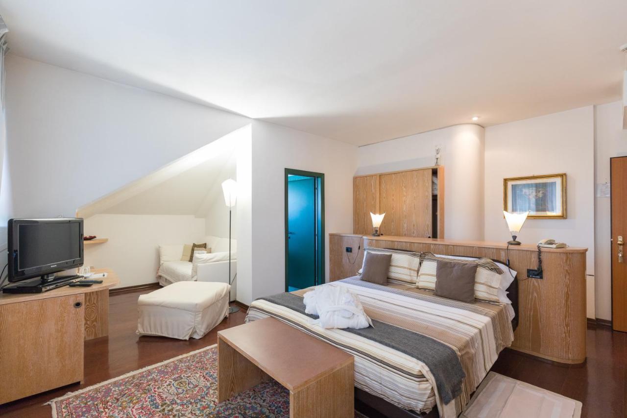 Hotel Logonovo Лідо-дельї-Естензі Екстер'єр фото
