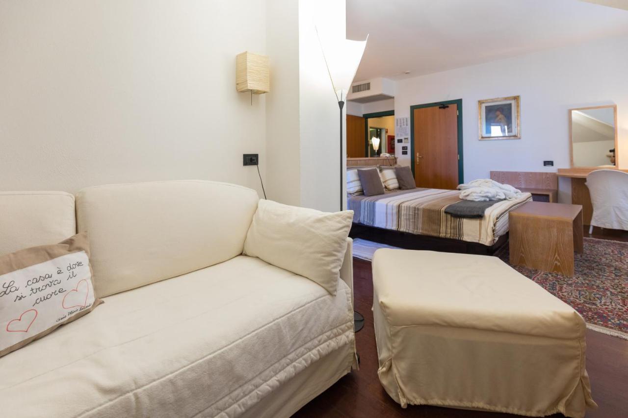 Hotel Logonovo Лідо-дельї-Естензі Екстер'єр фото